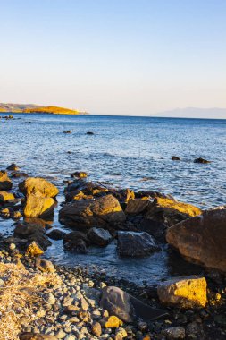 deniz ve kayalar arka plan izole etmek