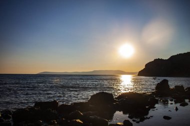 deniz ve kayalar arka plan izole etmek