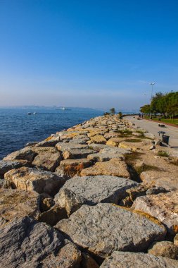 deniz ve kayalar arka plan izole etmek