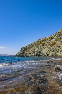 deniz ve kayalar arka plan izole etmek