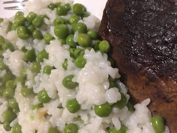 Arroz Cocido Con Guisantes Verdes Carne —  Fotos de Stock