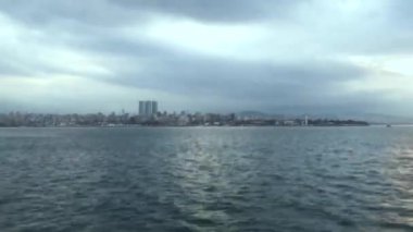 deniz yoluyla kıyı şeridi boyunca hareketin zaman atlamalı