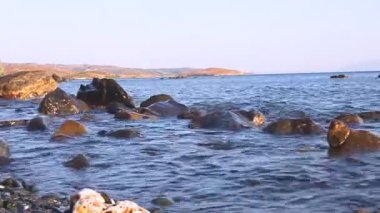 gündüz dalgaları ile deniz kıyısı zaman atlamalı 