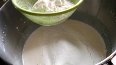 mutfakta pişirme sürecinin yakın 