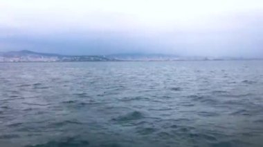 deniz yoluyla kıyı şeridi boyunca hareketin zaman atlamalı