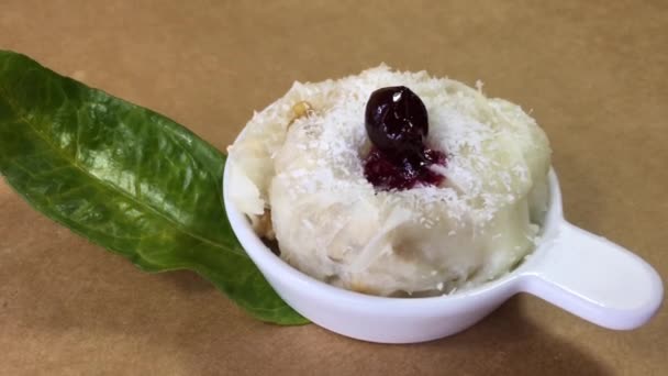 Ansicht Der Traditionellen Asiatischen Mahlzeit Mit Grünem Blatt Und Datum — Stockvideo