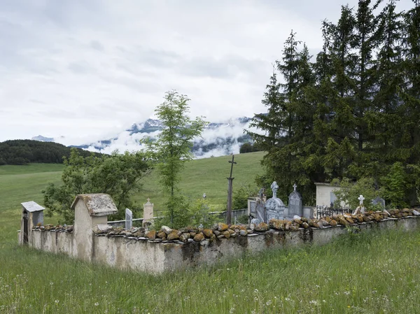 Stary Cmentarz Wiejski Francuski Regionie Haute Provence Pobliżu Lotniska Barcelonnette — Zdjęcie stockowe