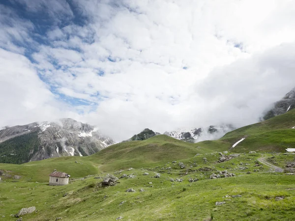 Antigua capilla cerca de col de vars en los alpes franceses de haute provence —  Fotos de Stock