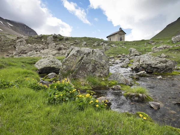 Antigua capilla cerca de col de vars en los alpes franceses de haute provence —  Fotos de Stock