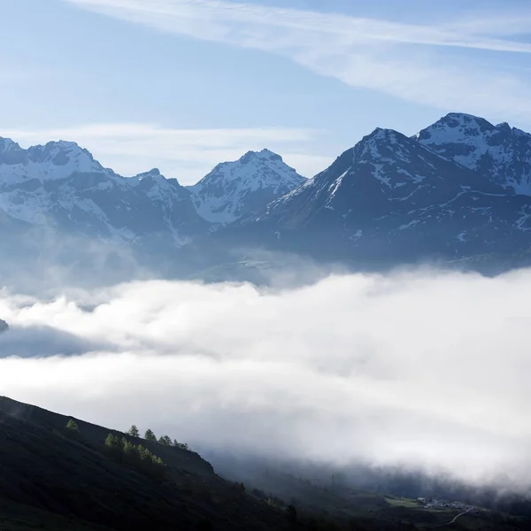 Mountainscape near col de vars in french provence alps on early summer morning with clouds raising in valley — Stock Photo, Image