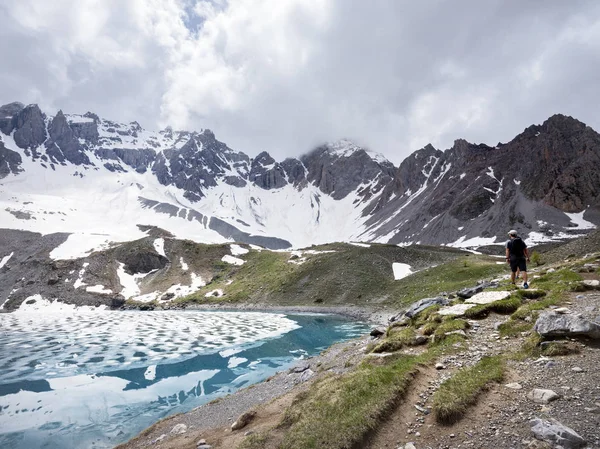 küçük st anne Gölü Fransız Alpleri'nde ceillac yakınındaki parc doğal du queyras otelleri