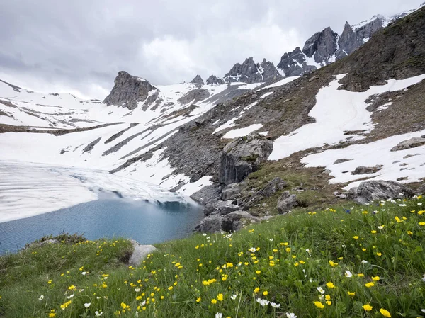 küçük st anne Gölü Fransız Alpleri'nde ceillac yakınındaki parc doğal du queyras otelleri