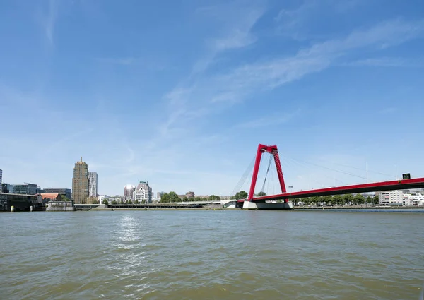 Maasbrug eller maas bron över floden nieuwe maas i Rotterdams stad — Stockfoto