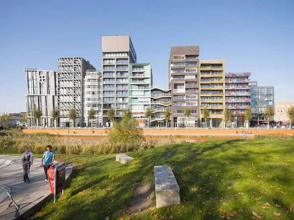 Arquitectura moderna en la ciudad holandesa Lelystad capital de Flevoland en Holanda —  Fotos de Stock