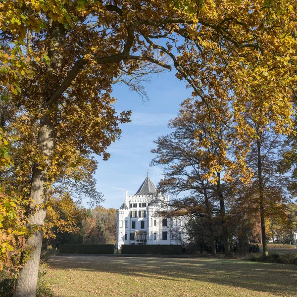 Zamek Sandenbroek Między Drzewami Kolory Jesieni Pobliżu Langbroek Holandii — Zdjęcie stockowe