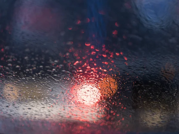 Padrão Abstrato Luzes Coloridas Gotas Chuva Durante Aguaceiro Pára Brisas — Fotografia de Stock