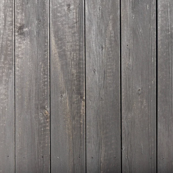 在棚子或栅栏上的粗糙的老灰色垂直木板的正方形部分 — 图库照片