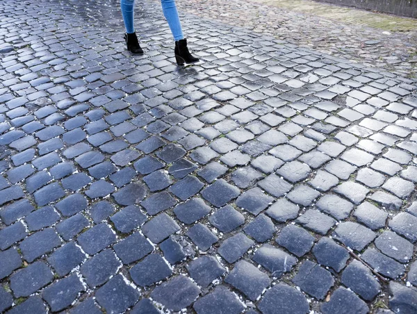 Female Legs Jeans Heel Boots Old Wet Cobblestone Street Rain — Stock Photo, Image