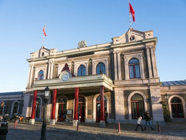 Utrecht, Hollanda, 20 Ocak 2019: Hollanda Utrecht şehir sıcak akşam mavi gökyüzü altında ışık Demiryolu Müzesi