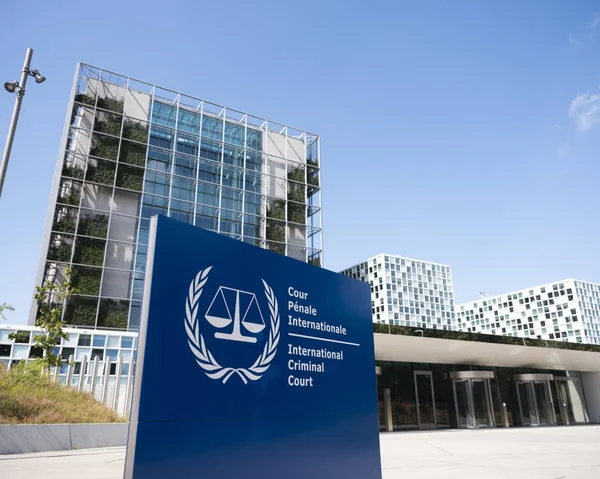 summ mavi gökyüzü altında lahey'de uluslararası ceza mahkemesi