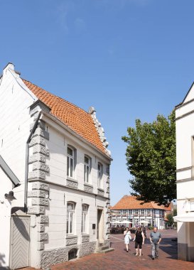 alt saksonya o Alman kasabası lingen pazar yeri yakınında insanlar