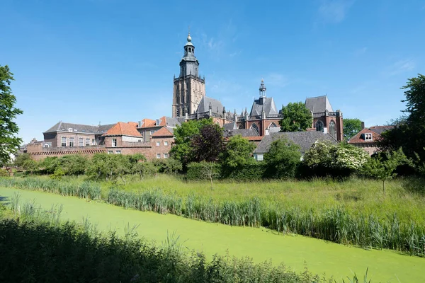 Medeival skyline van de oude stad zutphen in de Nederlanden — Stockfoto