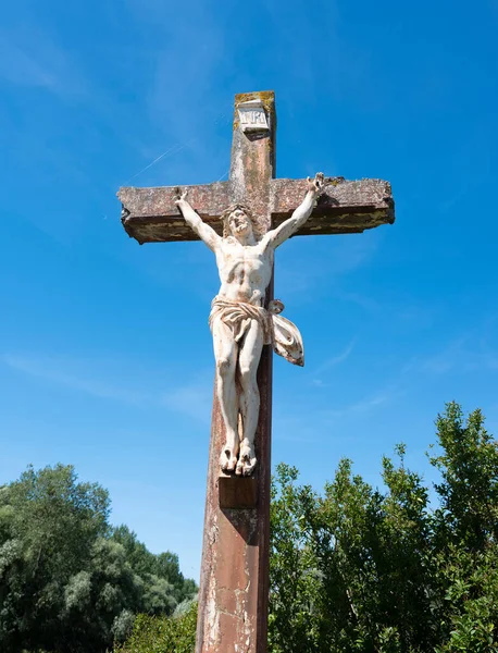 Estátua de Jesus na cruz na frança — Fotografia de Stock