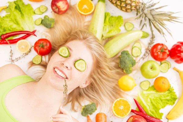 Young Pretty Woman Surrounded Vegetables Fruits — Stock Photo, Image