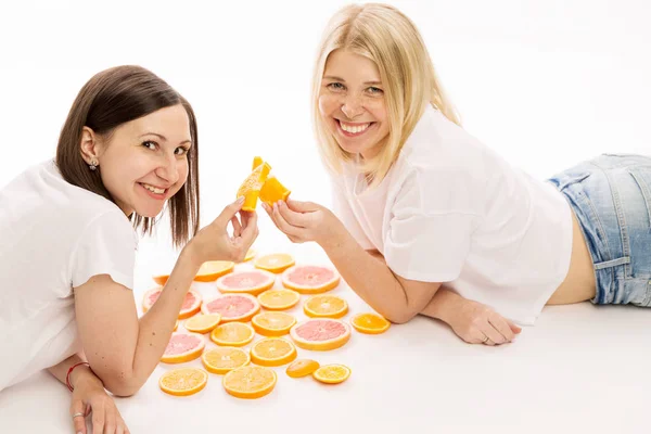 Jovem Bonito Feminino Com Frutas Close — Fotografia de Stock