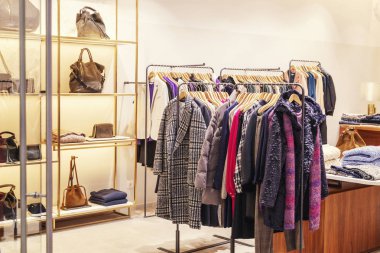 Yeni bir moda mağaza iç