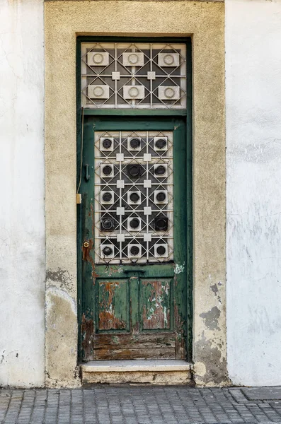 Πολύχρωμα Φωτεινά Παλιά Ξύλινη Πόρτα — Φωτογραφία Αρχείου