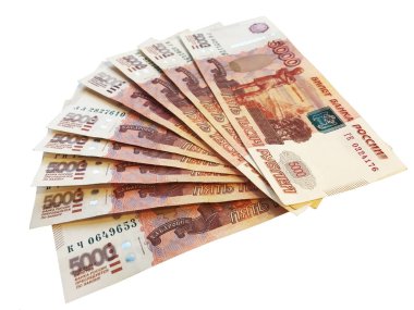 Rus parası dışarı Fanlı, beyaz arka plan üzerinde izole 5 bininci notları