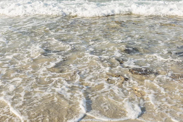 Spiaggia Sabbia Con Acqua Schiumosa Pietre — Foto Stock