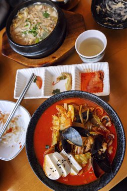 Geleneksel Kore çorbası.