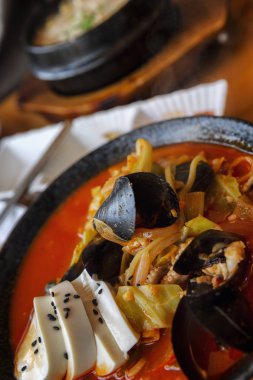 Tablo, Ulusal tablo ayarı bir tabağa iştah açıcı Kore çorbası