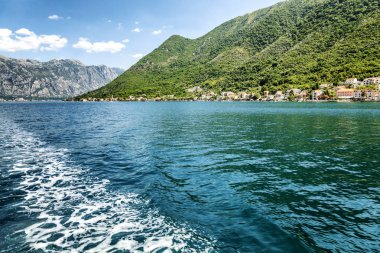 Yat denizin güzel bir manzara zemin karşı yönetim kurulu