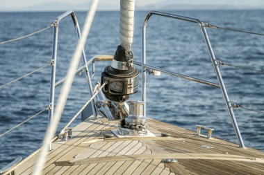 Yat denizin güzel bir manzara zemin karşı yönetim kurulu