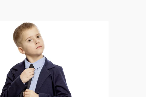 Ernster Junge Schuluniform Isoliert Auf Weißem Hintergrund Kopierraum — Stockfoto