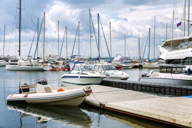Yat Marina, güneşli bir gün