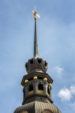 Dresden Şapeli'nin kulesi. Eski şehrin güzel mimarisi. 