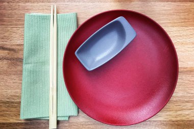 Bir Japon restoranında geleneksel masa ayarı