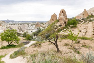 Kapadokya'daki vadideki dağlar. Güzel manzara.