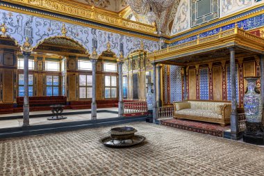 İstanbul, Türkiye, 05.22.2019: Topkapı'da Kanepe