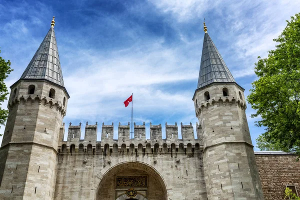 Estambul, Turquía, 22 / 05 / 2019: Puerta al Palacio Topkapi — Foto de Stock