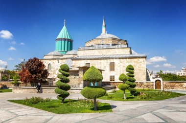 Konya, Türkiye, 05/12/2019: Güneşli bir günde Mevlana Müzesi.