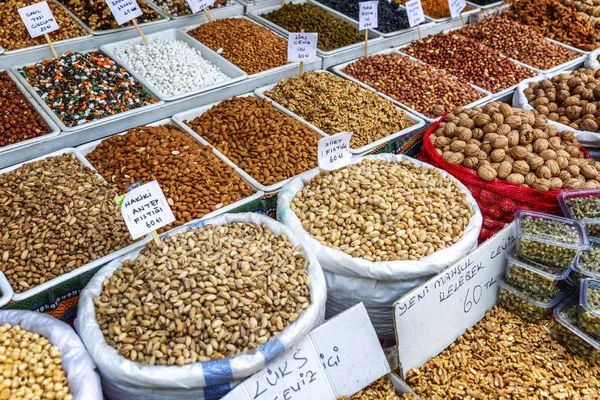 Konya, Turkey, 05 / 12 / 2019: A variety of nuts on the counter in the market — стоковое фото