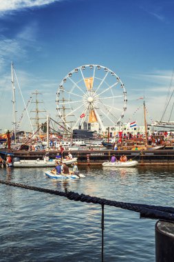 Amsterdam, Hollanda, 22.08.2015: Yelkenli Amsterdam yelkenli gösterisi.