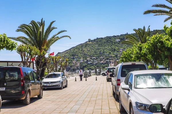 Alanya, Turquia, 05 / 08 / 2019: Rua da cidade resort do sul . — Fotografia de Stock