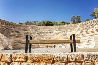 Amfitiyatro turist için Bench, yakın çekim. Metin alanı.