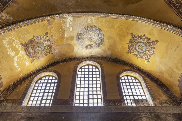 İstanbul, Türkiye, 23.05.2019: İçişleri Aya Sofya. Freskli tavan. Closeup.